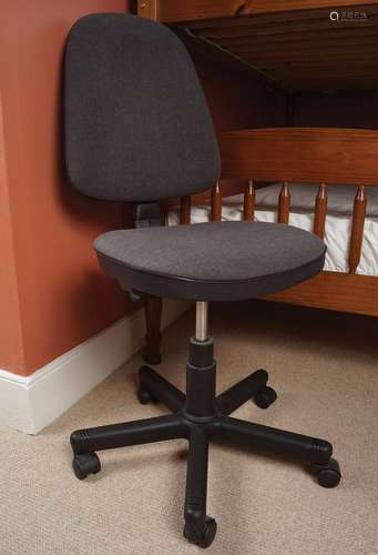 REVOLVING DESK CHAIR