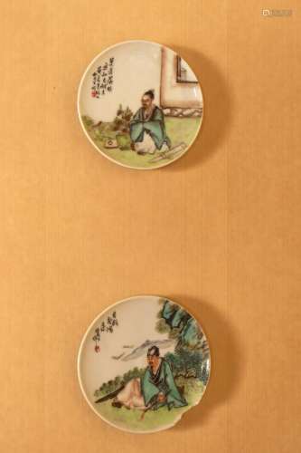 PAIR CHINESE FAMILLE ROSE SAUCER DISHES