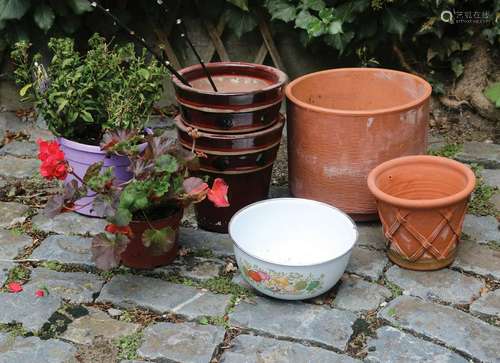 GROUP OF 5 TERRACOTTA PLANTERS