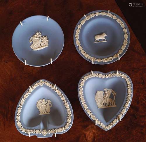 GROUP OF 5 WEDGEWOOD JASPERWARE PLAQUES