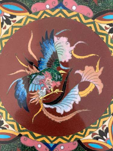 JAPON, coupe polychrome en émaux cloisonnés sur cuivre, le b...