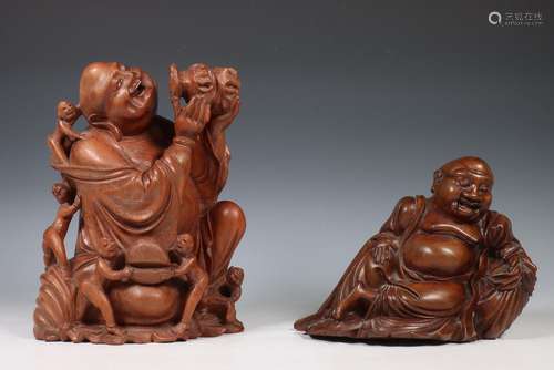 China, twee houten figuren van Budai, 19e/20e eeuw,