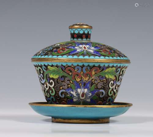 China, cloisonné dekselkop en schotel, begin 20e eeuw,