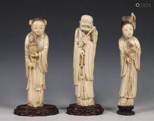 China en Japan, drie gesneden ivoren figuren, ca.1900,