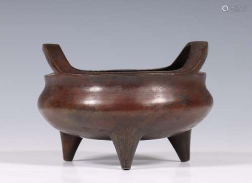 China, bronzen driepotige wierookbrander, 19e eeuw,