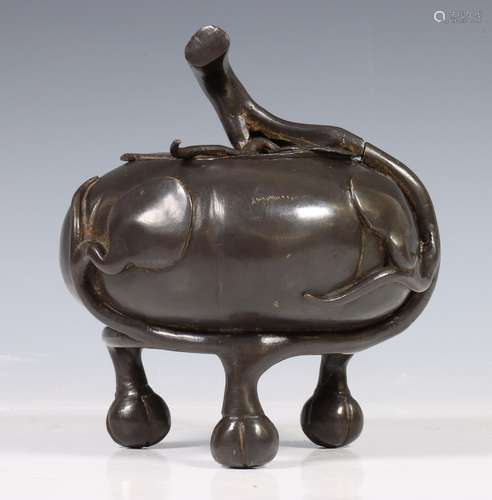 China, bronzen wierookbrander en deksel, 19e eeuw,