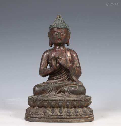 China, gelakt bronzen figuur van Boeddha,