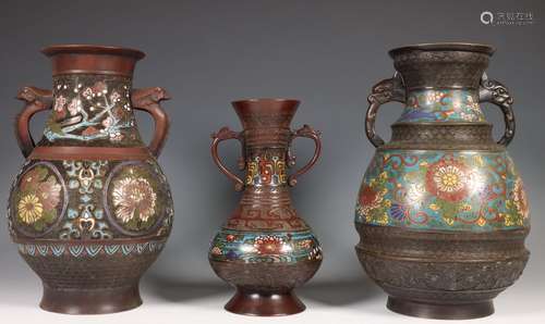 China, drie bronzen-cloisonne vazen, begin 20e eeuw,