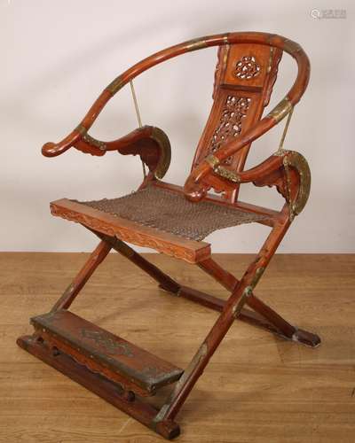 China, hardhouten vouwbare 'Jiaoyi' hoefijzer-fauteuil, late...