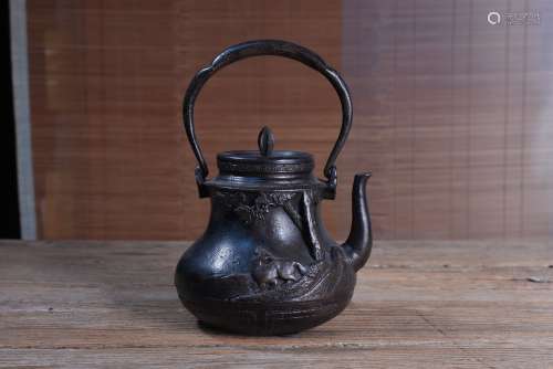 明治时期大国寿朗浮雕诗文铁瓶