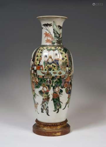ChineGrand vase de forme balustre en porcelaine à décor poly...