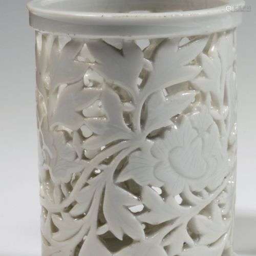 ChinePorte-pinceaux cylindrique en porcelaine blanc-de-Chine...