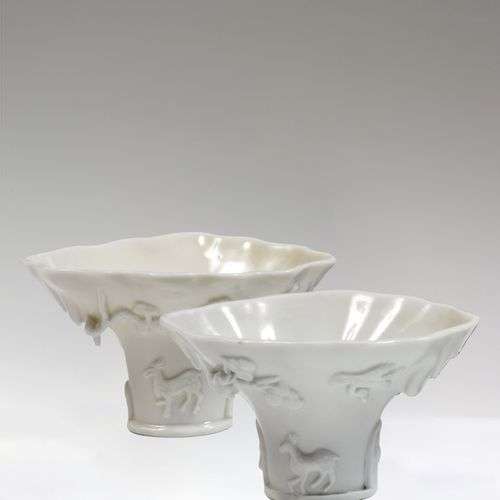 ChineDeux coupes libatoires en porcelaine blanc-de-Chine en ...