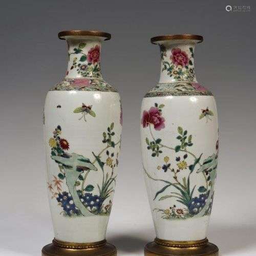 ChinePaire de vase de forme balustre en porcelaine à décor p...