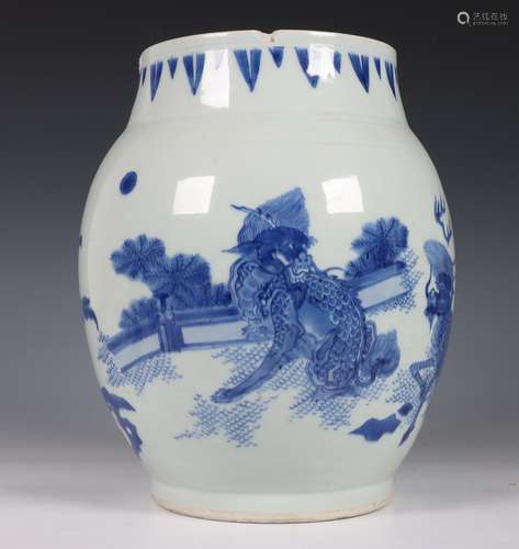 China, blauw-wit porseleinen 'Transition' 'qilin' pot, mid-1...