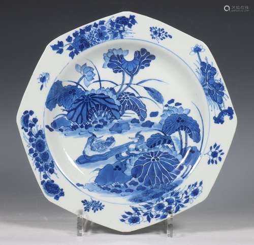 China, blauw-wit porseleinen achtkantig bord, 19e eeuw,