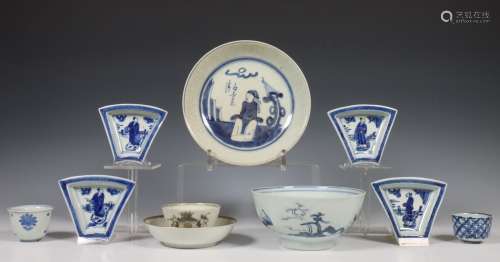 China, negen stuks porselein, 18e eeuw,