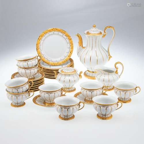 30tlg. Kaffeekanne X-Form Goldbronze. Meissen 1972-1980.