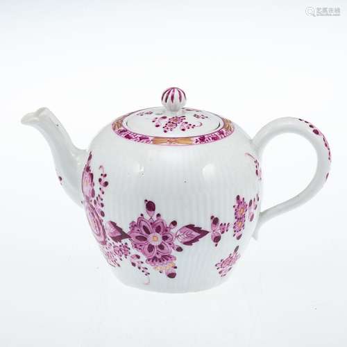 Teekanne. Gebrochener Stab: Felsenmuster. Meissen, 1774-1817...