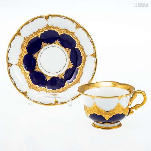 2tlg. Mokkatasse B-Form. Kobaltblauer Fond. Meissen 1850-192...