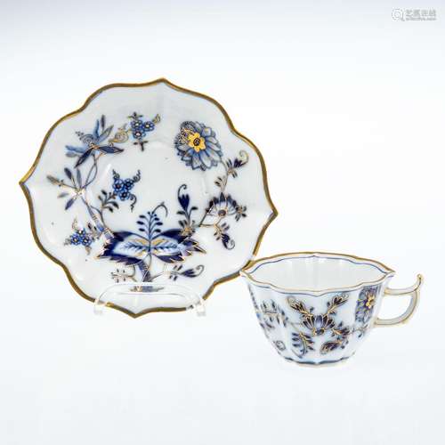 2tlg. passige Mokkatasse Zwiebelmuster, Gold. Meissen 1850-1...