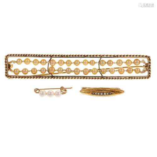 A Collection of 14K Yellow Gold Pearl Pins