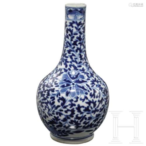 A blue and white underglaze vase with four-character
