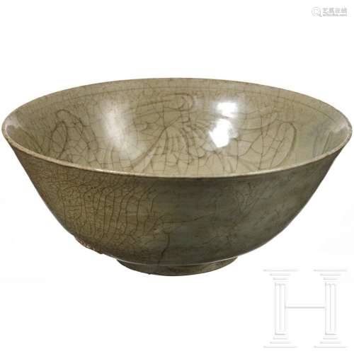 A finely crafted Chinese Longquan lotus bowl, 14th