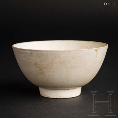 A very fine white bowl, probably Ming Dynasty (581 -