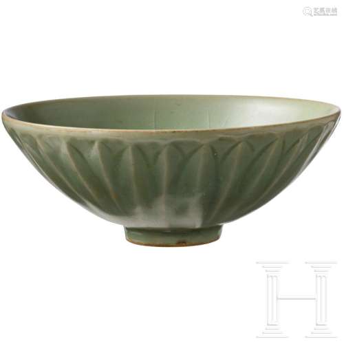A Chinese Longquan celadon bowl, southern Song Dynasty