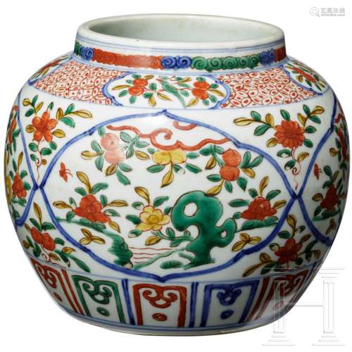 A polychrome jar with Jiajing six-character mark