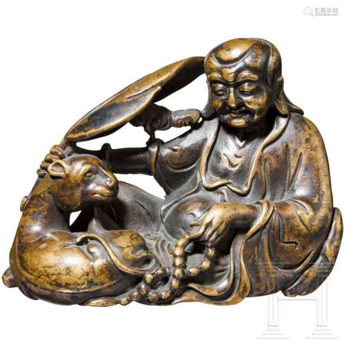 A small China bronze of a resting wise man, 18th/19th