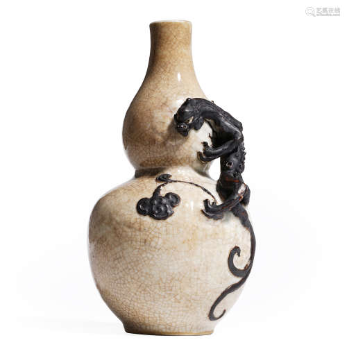 清中期 哥釉铁骨泥捏塑螭龙葫芦瓶
