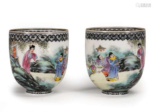 PAIR OF QIANLONG WUCAI 'FIGURAL' PORCELAIN CUPS