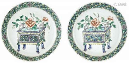 PAIR OF CHINESE FAMILLE VERTE PLATES, QING DYN.