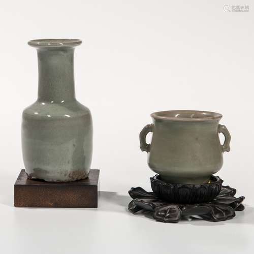 A LONGQUAN CELADON VASE AND CENSER