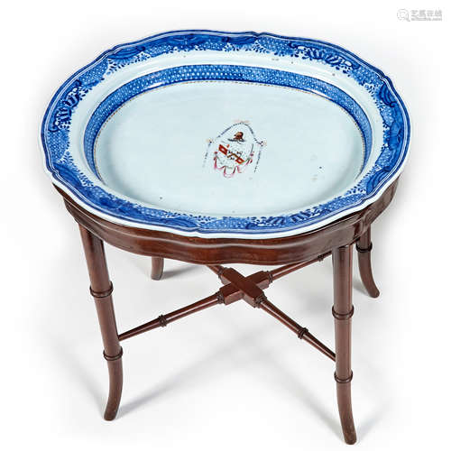 CHINESE EXPORT BLUE AND WHITE ARMORIAL PLATTER ON STAND