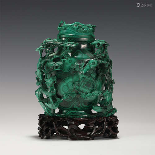 A CARVED MALACHITE VASE WITH COVER