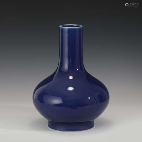 A BLUE GLAZED BOTTLE VASE