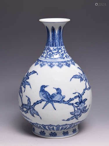 A BLUE AND WHITE VASE YUHUCHUNPING