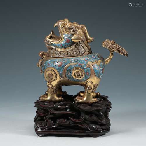 A CLOISONNE ENAMEL BEAST INCENSE BURNER