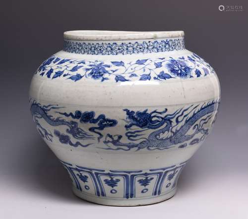 A BLUE AND WHITE DRAGON JAR