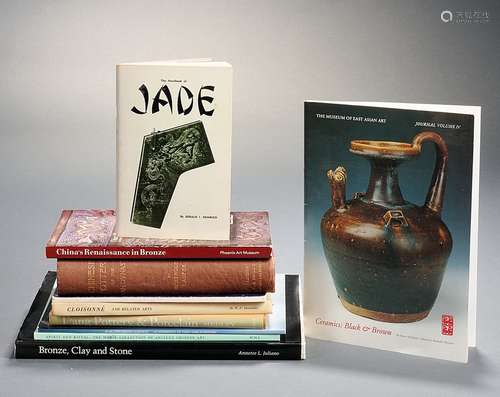 A SET OF TEN BOOKS OF CHINESE ANTIQUES