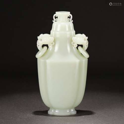 A FINE CARVED WHITE JADE VASE WITH DOUBLE HANDLES