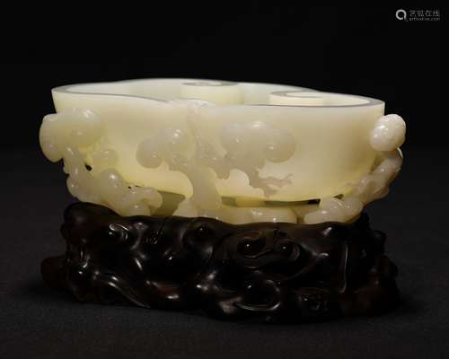 A CARVED WHITE JADE WASHER WITH STAND