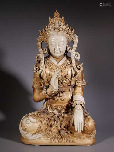 LARGE PORCELAIN SEATED AVALOKITESVARA