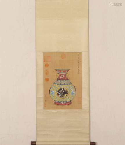 A CHINESE PAINTING OF FAMILLE ROSE BOTTLE VASE