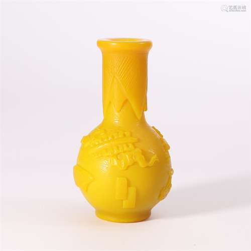 A Floral Pattern Yellow Glass Flask