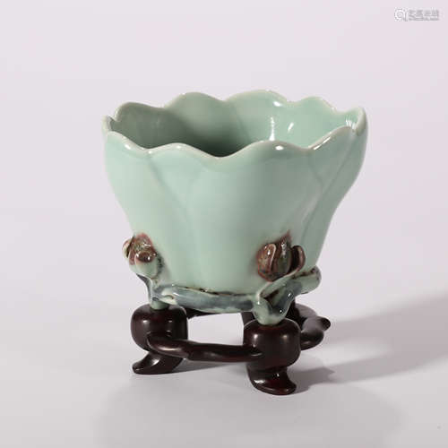 A Celadon Glaze Flower Mouth Porcelain Cup with Pedestal