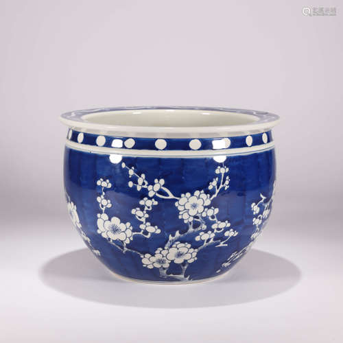 A Blue and White Plum Blossom Pattern Porcelain Vat